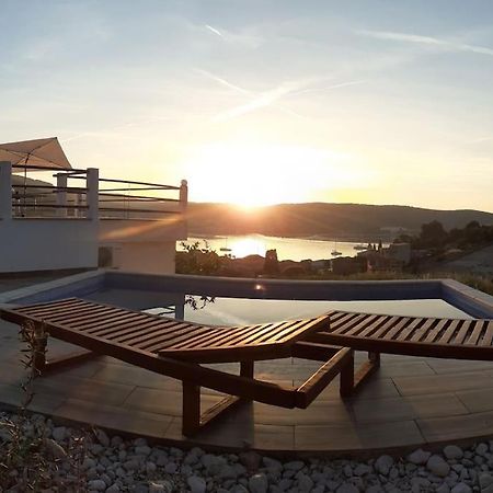 Vis - Luxury Holiday Villa With Swimming Pool Exteriör bild