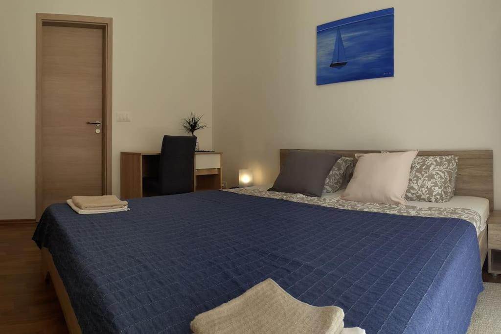 Vis - Luxury Holiday Villa With Swimming Pool Exteriör bild
