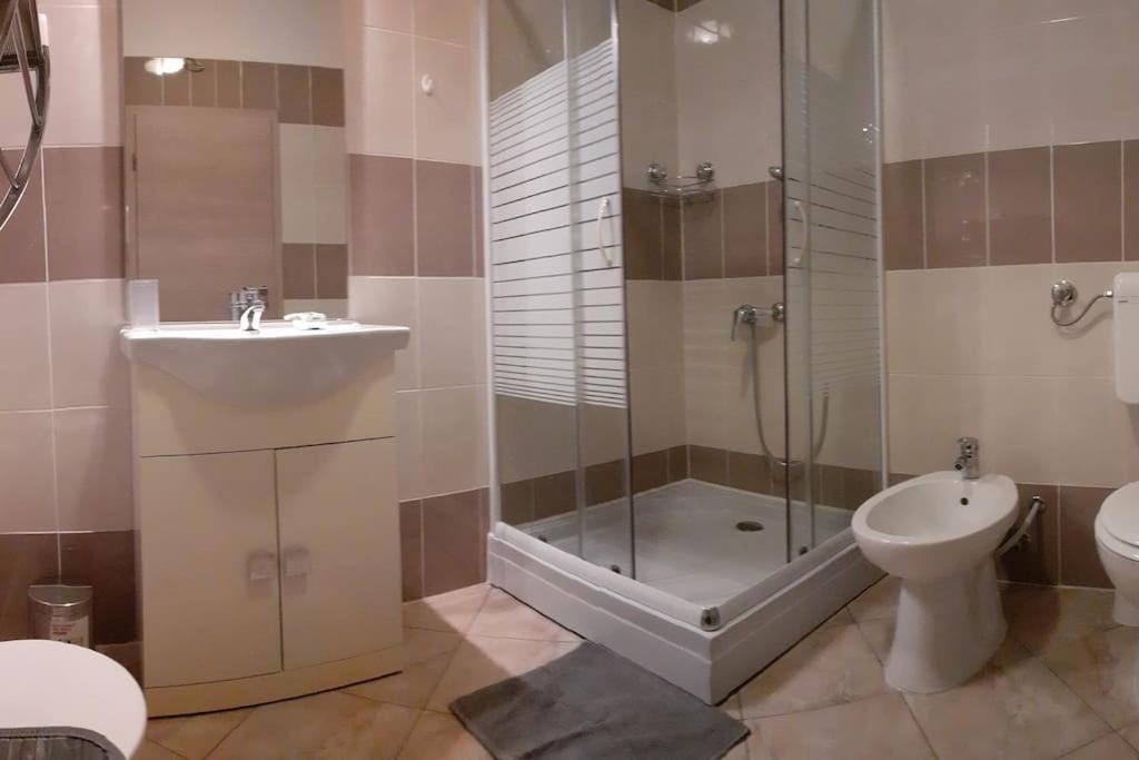 Vis - Luxury Holiday Villa With Swimming Pool Exteriör bild
