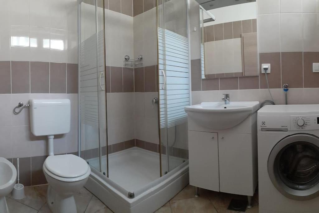 Vis - Luxury Holiday Villa With Swimming Pool Exteriör bild
